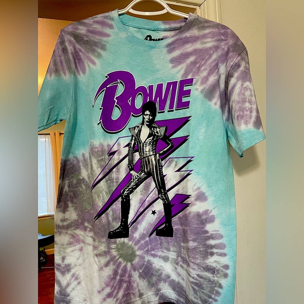 David Bowie Graphic T-Shirt - NWOT 🩵💜